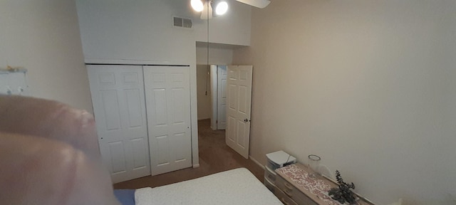 bedroom featuring a closet and ceiling fan