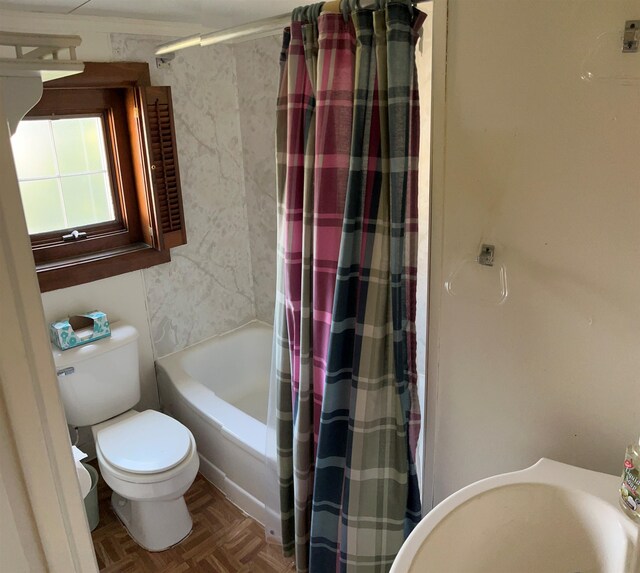 full bathroom featuring shower / bathtub combination with curtain and toilet