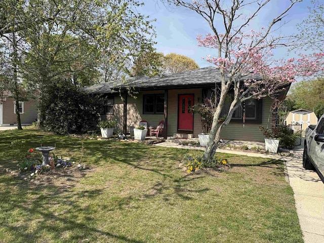view of front of property with a front lawn