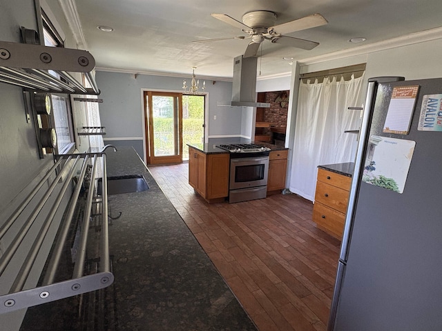 kitchen featuring stainless steel appliances, a sink, island range hood, ceiling fan, and ornamental molding