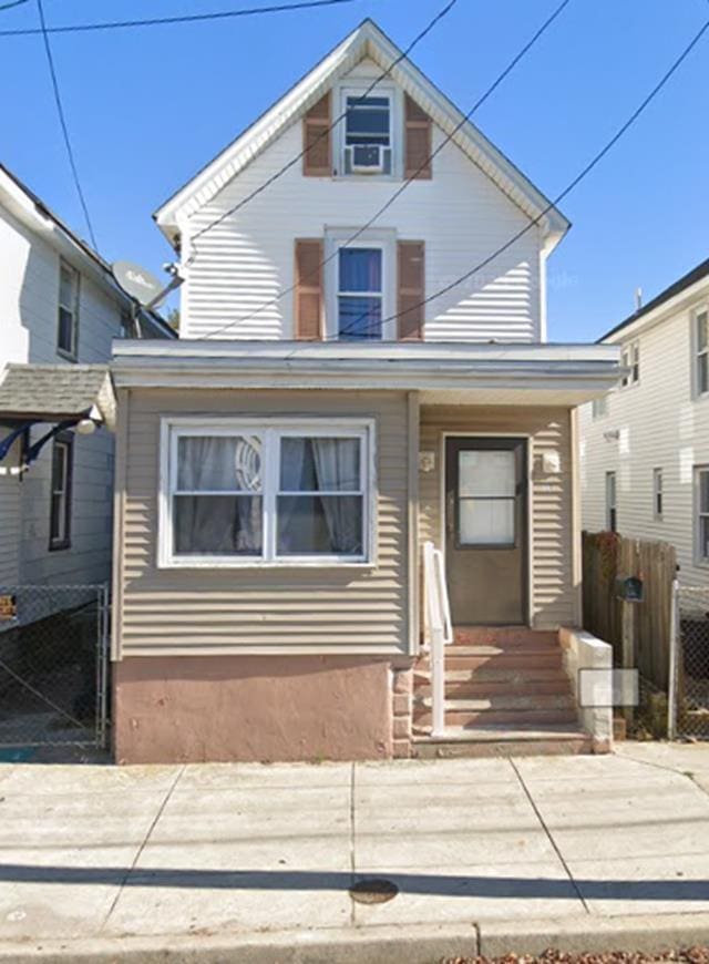 view of front of property featuring fence