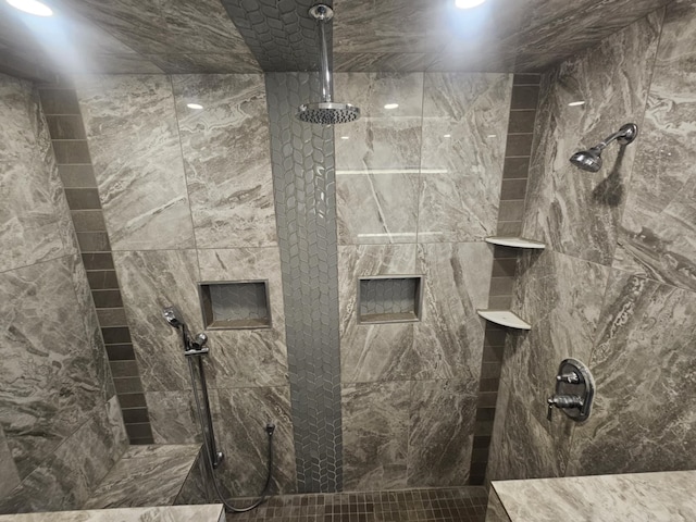 704 E Tampa Ave, Villas, NJ 08251 - bathroom featuring tiled shower