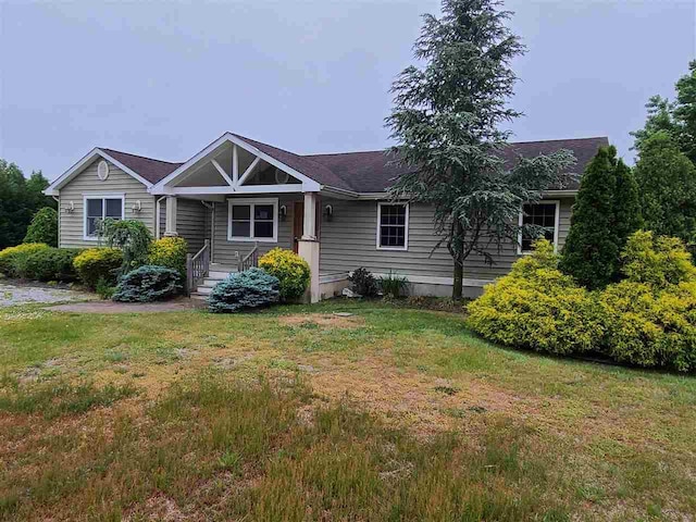 view of front of house featuring a front yard