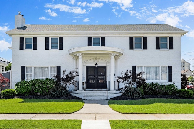 view of front of property with a front yard