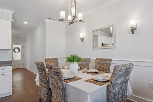 dining area with crown molding, a notable chandelier, recessed lighting, visible vents, and wood finished floors