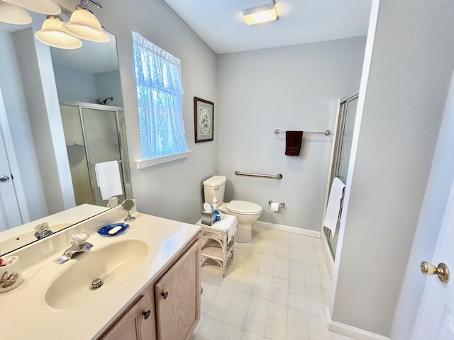 bathroom featuring baseboards, toilet, a stall shower, and vanity