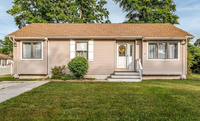 view of front of home featuring a front lawn