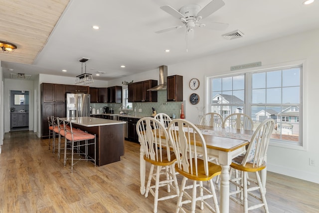 dining space featuring ceiling fan, recessed lighting, visible vents, baseboards, and light wood finished floors