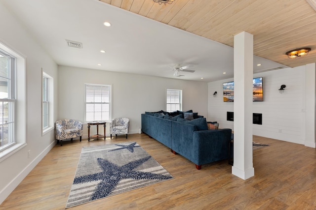 living area with baseboards, light wood-style flooring, and recessed lighting