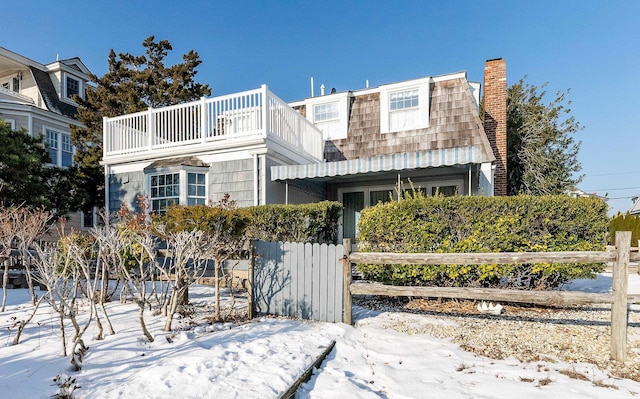 view of front of house featuring a balcony