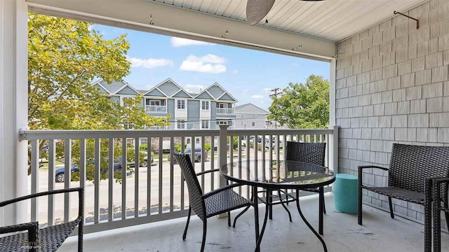 balcony featuring ceiling fan