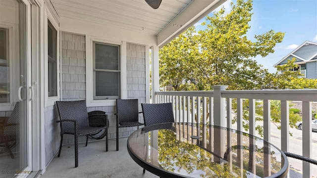 balcony featuring ceiling fan