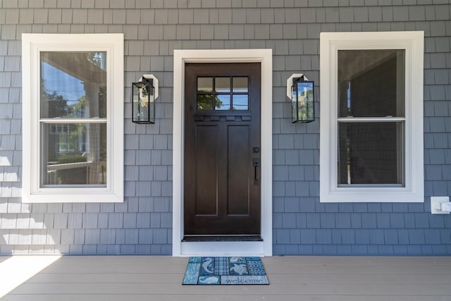 property entrance with covered porch