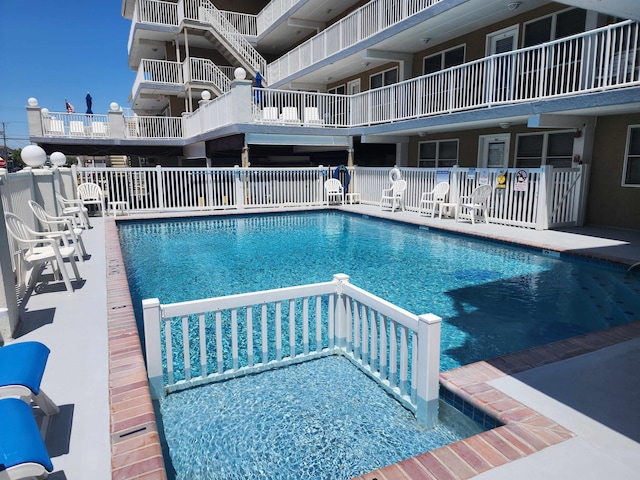 view of swimming pool