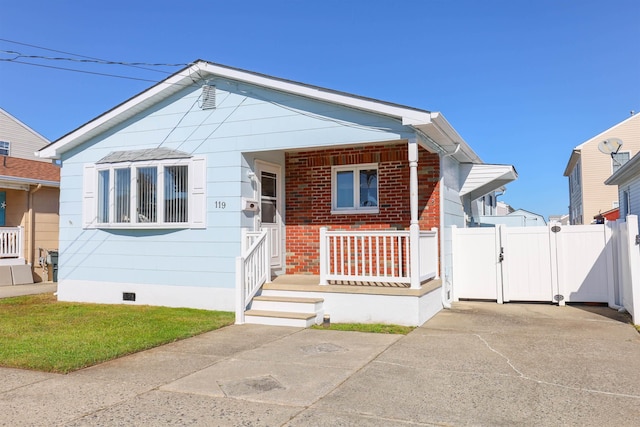 view of front of house with covered porch