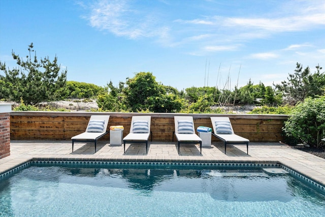 1 108th St, Stone Harbor, NJ 08247 - swimming pool with a patio