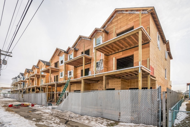 view of building exterior featuring a residential view