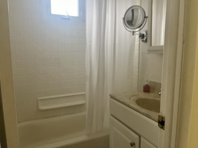 bathroom featuring vanity and shower / bath combo