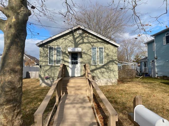 bungalow-style house with a front yard