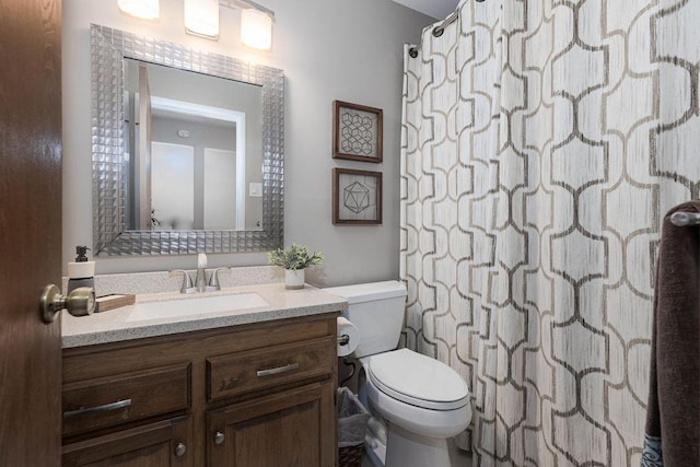 full bath with vanity, toilet, and a shower with curtain