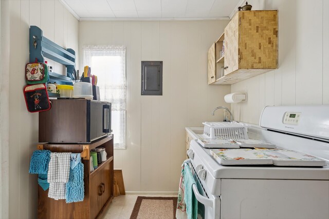 laundry room featuring a sink, electric panel, cabinet space, and washing machine and clothes dryer