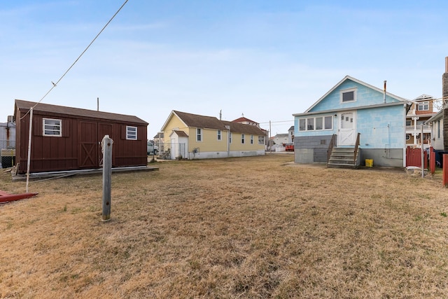 view of yard featuring an outbuilding and fence