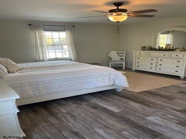 bedroom featuring dark wood-type flooring and ceiling fan