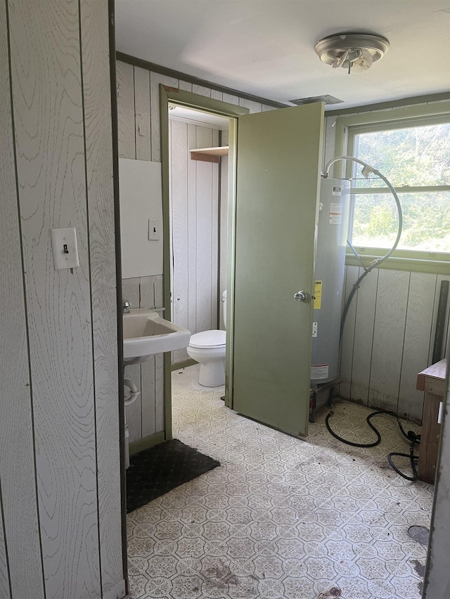 bathroom featuring toilet