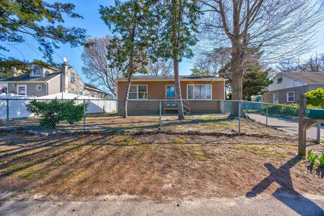 view of front facade with fence private yard