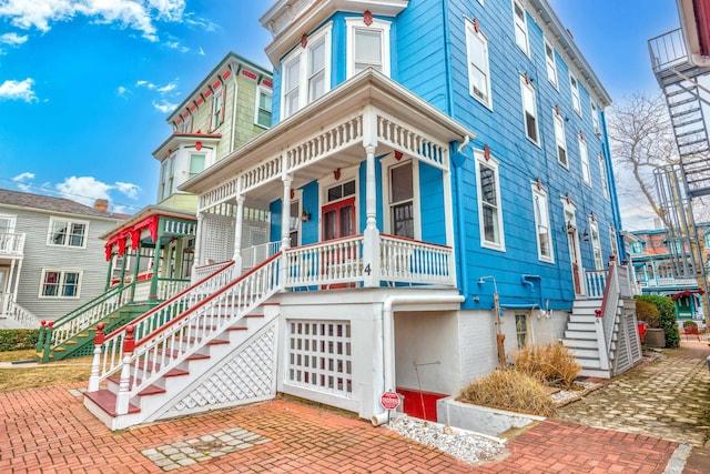 view of front of property with a porch