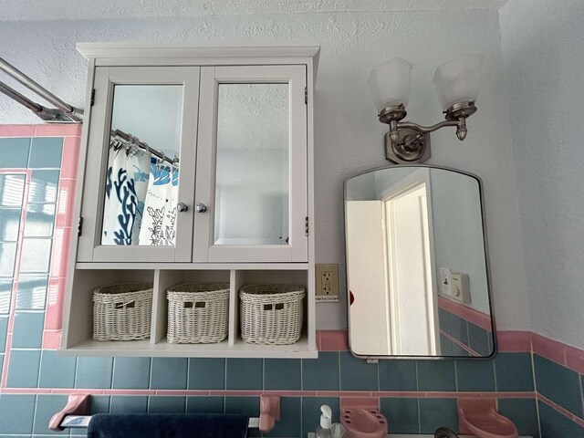 interior details featuring decorative backsplash