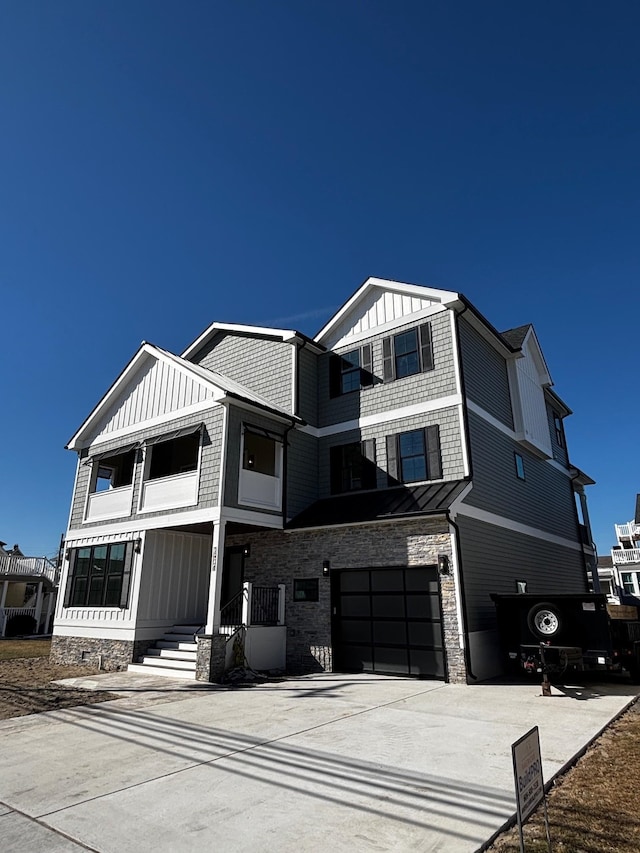 view of front facade featuring a garage