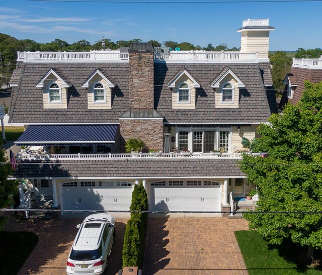 view of front facade featuring a garage