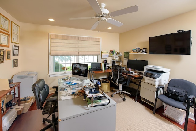 office with ceiling fan