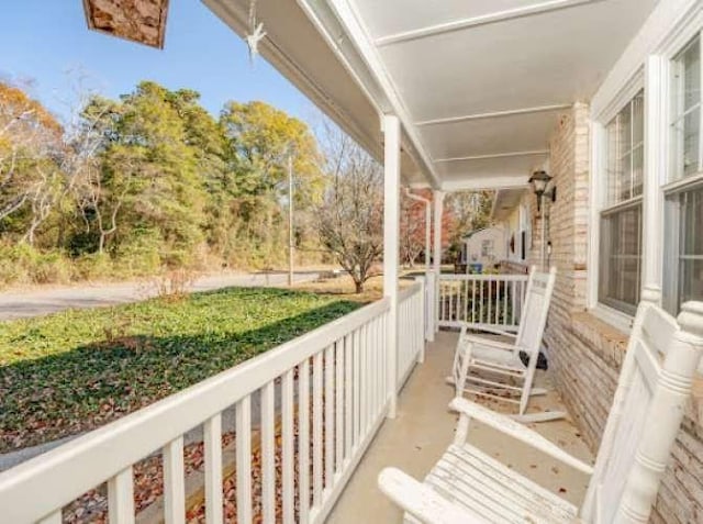 balcony featuring covered porch