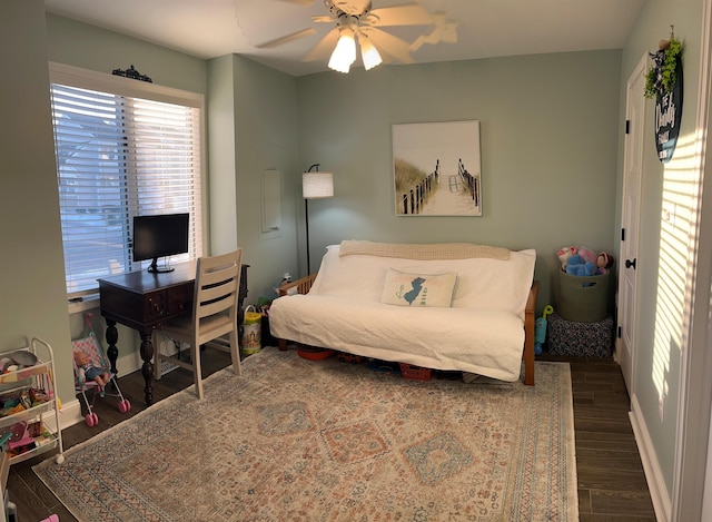 bedroom with ceiling fan