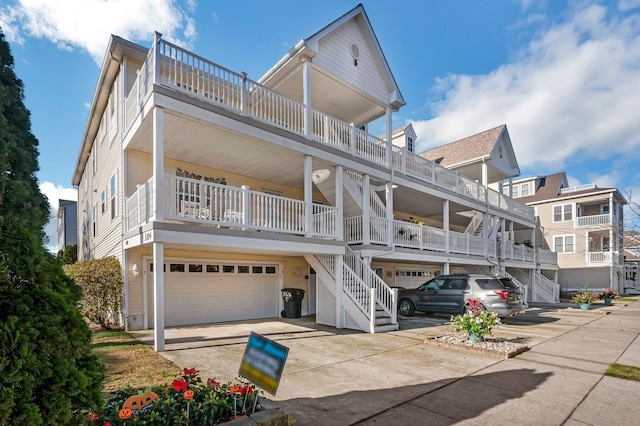 view of front of house with covered porch and a garage