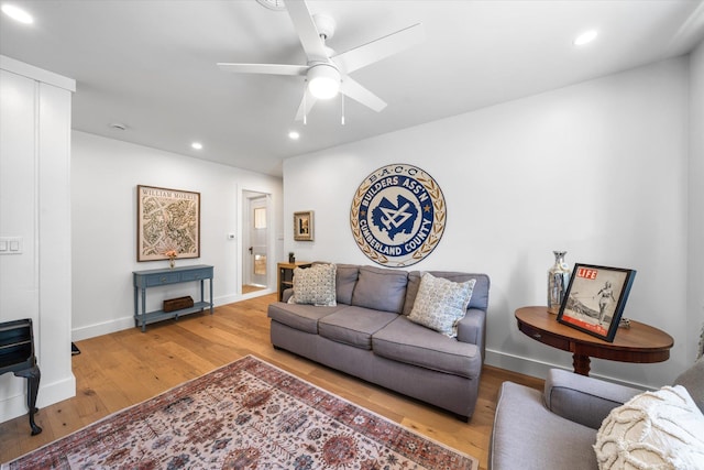 living area with wood finished floors, ceiling fan, baseboards, and recessed lighting