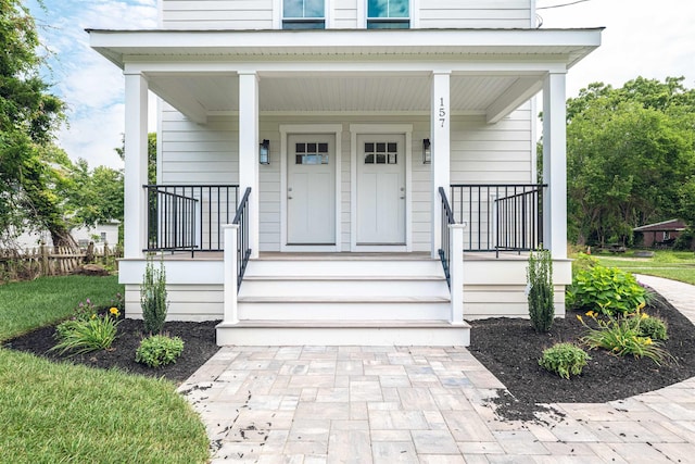 entrance to property featuring covered porch