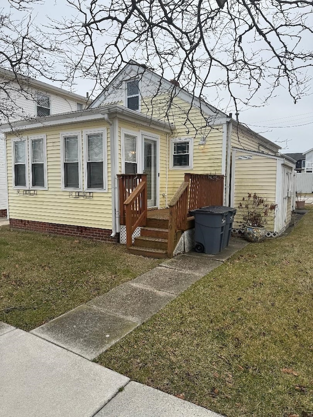 view of front of house with a front yard