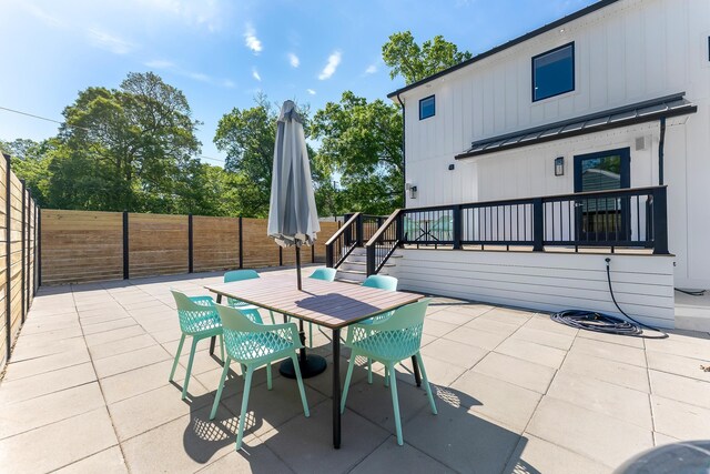 401 Fern Rd, Cape May Beach, NJ 08251 - fenced backyard with a patio and outdoor dining area