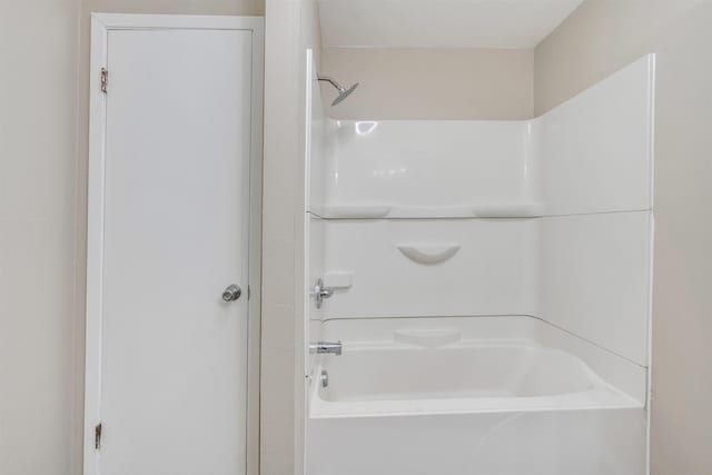 bathroom featuring shower / bathing tub combination