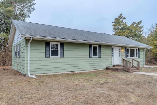 view of front of home featuring a front lawn