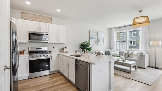 212 Bentz Ave, Villas, NJ 08251 - kitchen with stainless steel appliances, open floor plan, a peninsula, light wood-type flooring, and recessed lighting