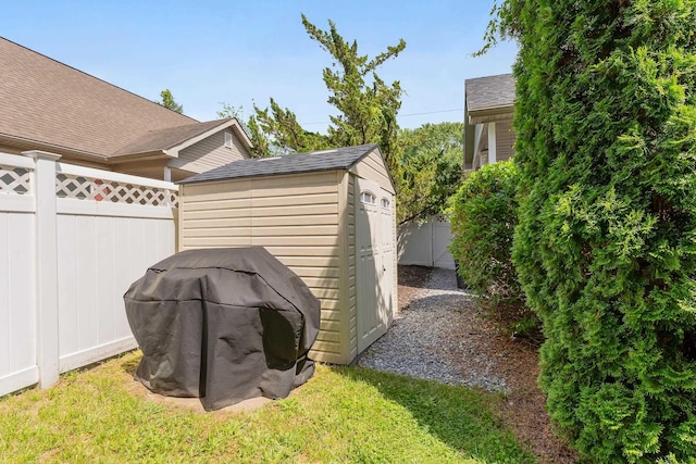 25 N 12th St, Del Haven, NJ 08251 - view of shed featuring a fenced backyard