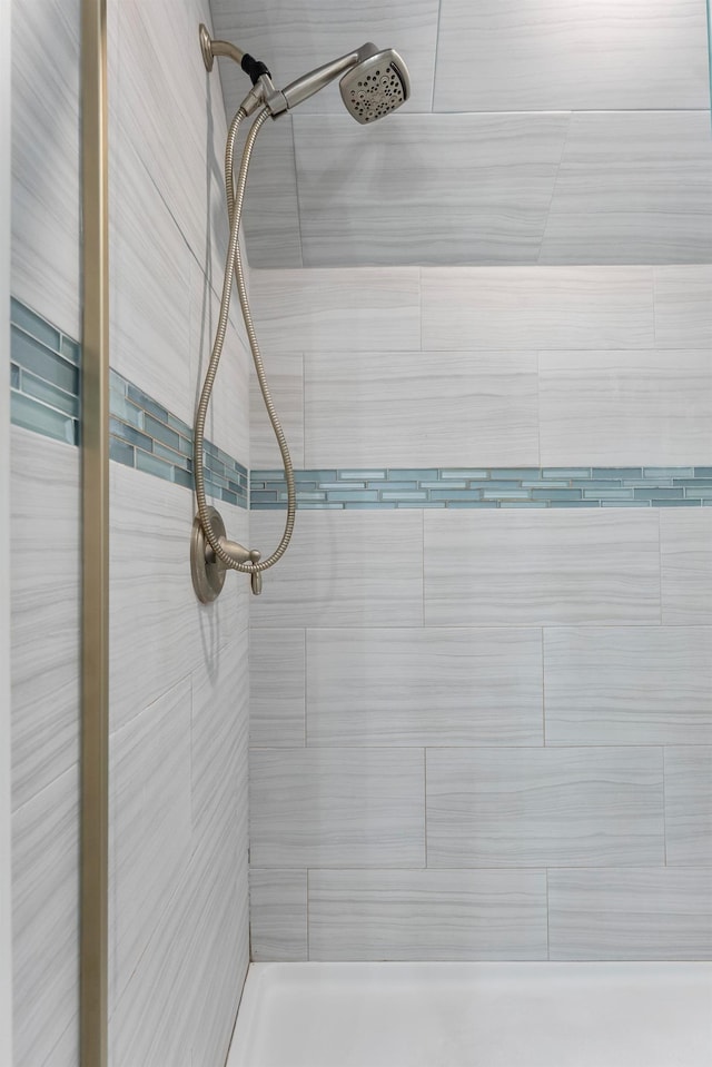 25 N 12th St, Del Haven, NJ 08251 - full bathroom featuring tiled shower