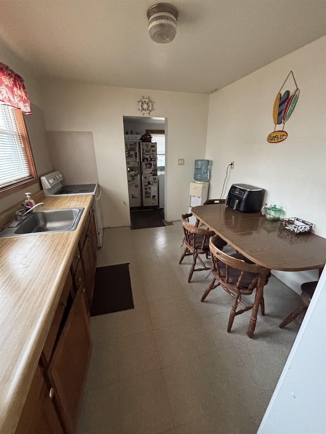 dining area with washer / clothes dryer and sink