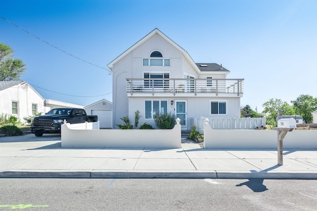 view of front of home featuring a balcony