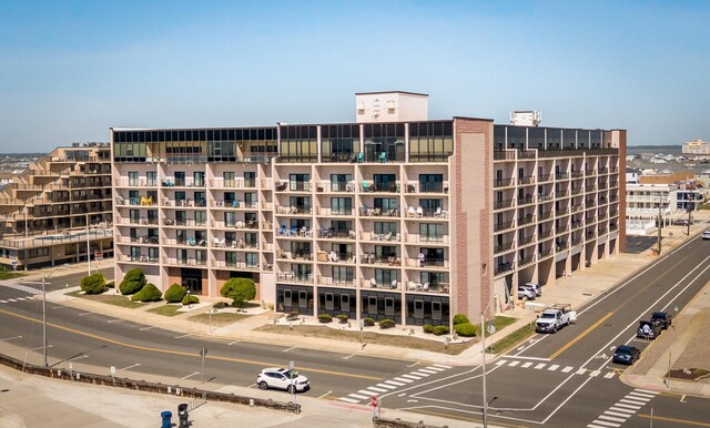view of apartment building / complex