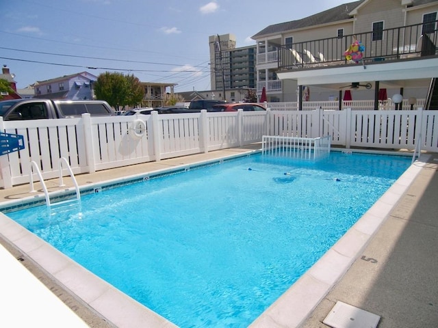 view of swimming pool